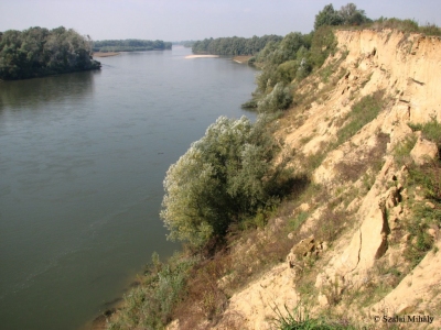 Vízvár és Heresznye között a Dráva partja, homok plató 